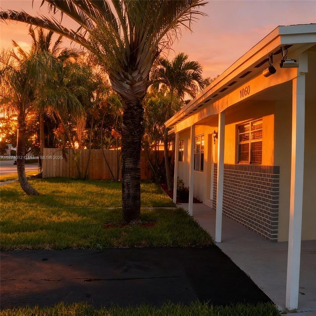 4 of 8 - 1060 Nw 44th, Oakland Park, FL