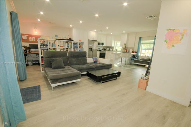 4 of 36 - 2754 Sw 36th Ave, Miami, FL