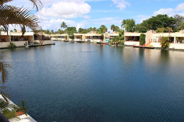 1 of 34 - 15512 Sharpecroft Dr, Miami Lakes, FL