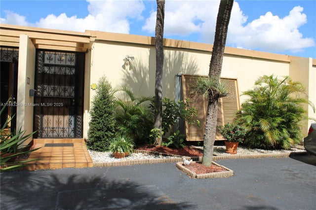 2 of 34 - 15512 Sharpecroft Dr, Miami Lakes, FL