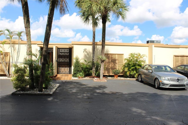 3 of 34 - 15512 Sharpecroft Dr, Miami Lakes, FL