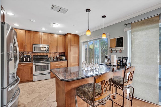 4 of 37 - 7859 Nw 50th St., Lauderhill, FL
