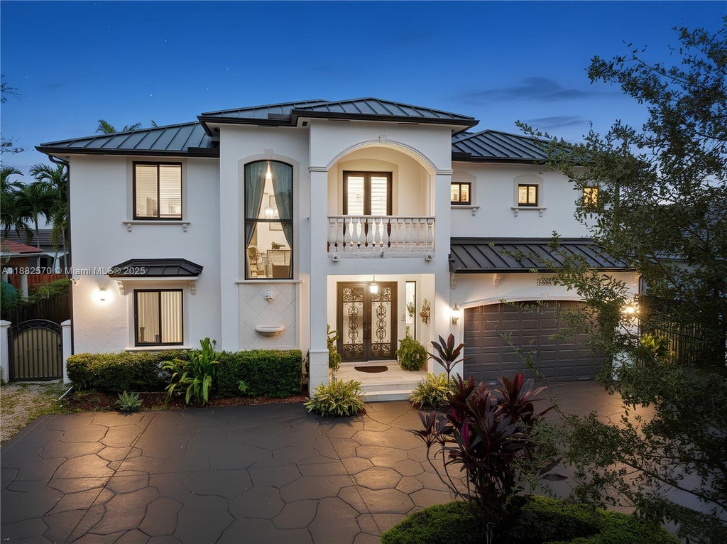 16533 Nw 77th Path, Miami Lakes