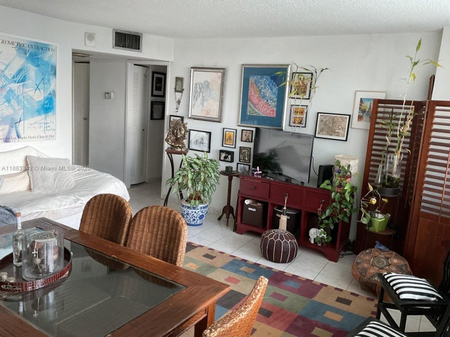 2 of 13 - 7135 Collins Ave 533, Miami Beach, FL