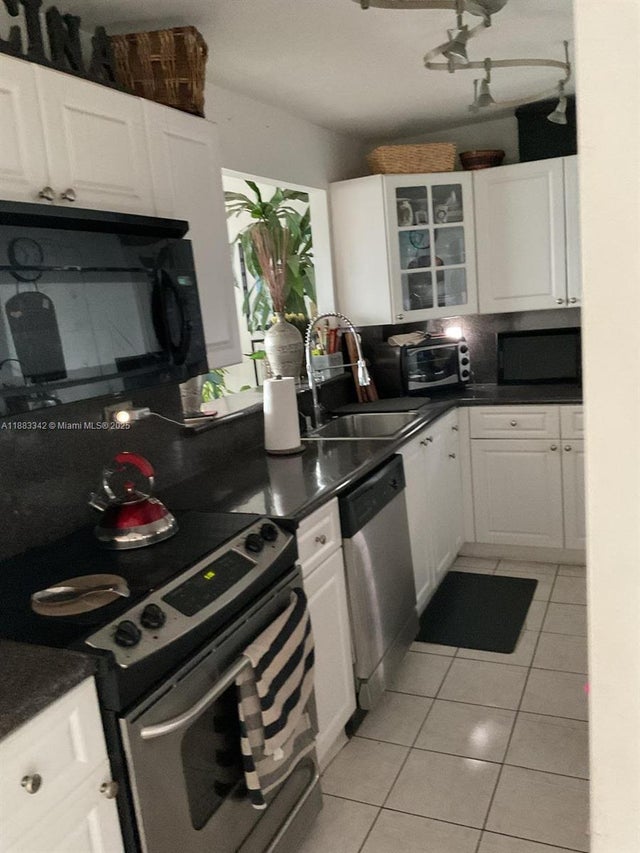 5 of 13 - 7135 Collins Ave 533, Miami Beach, FL