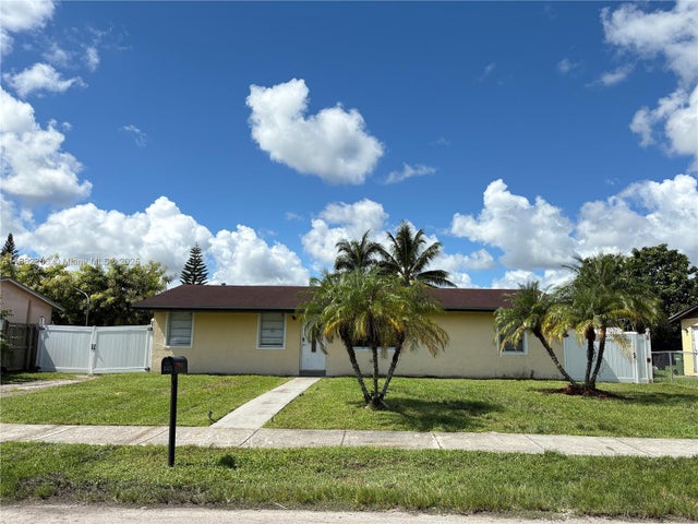 1 of 38 - 548 Sw 16th Ter, Homestead, FL