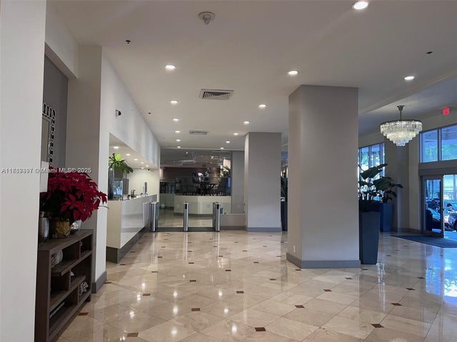5 of 19 - 100 Lincoln Rd 1410, Miami Beach, FL