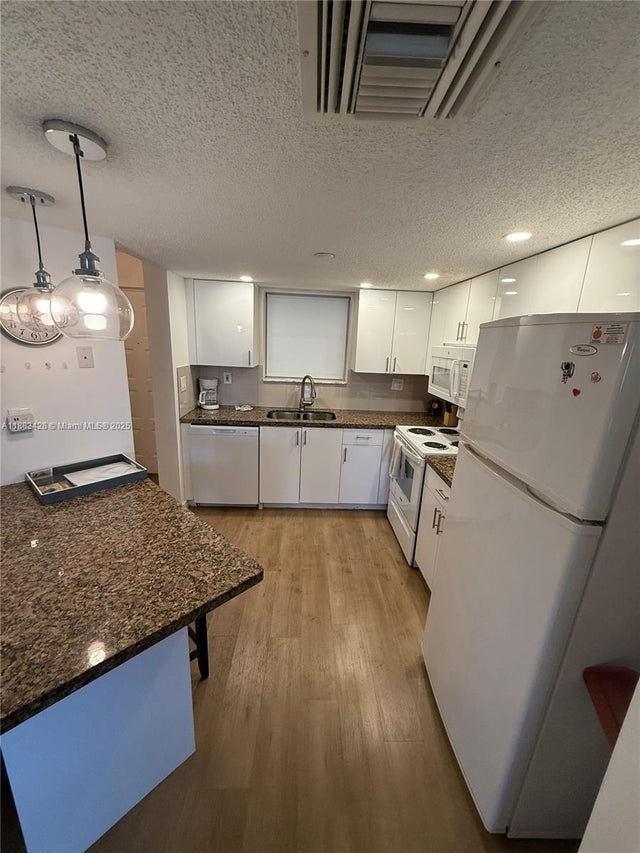 4 of 27 - 17801 N Bay Rd 505, Sunny Isles Beach, FL