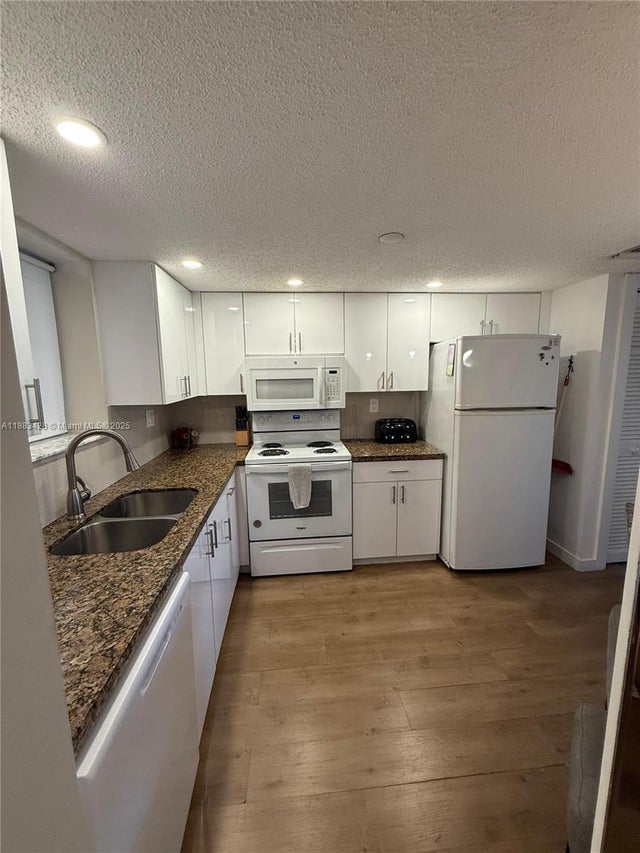 5 of 27 - 17801 N Bay Rd 505, Sunny Isles Beach, FL