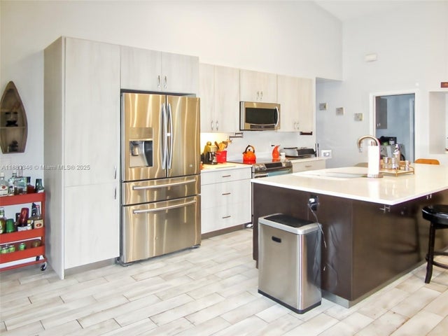 4 of 30 - 869 Sand Creek Cir, Weston, FL