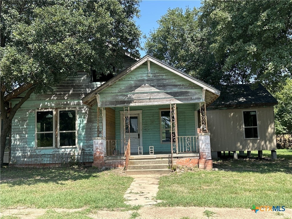 401 E Hopkins Street, Mexia