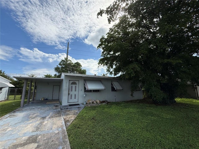 1 of 41 - 2960 Avenue F, Riviera Beach, FL