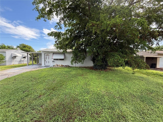 2 of 41 - 2960 Avenue F, Riviera Beach, FL