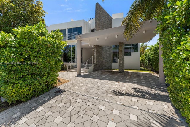 1 of 42 - 544 Fernwood Rd 544, Key Biscayne, FL
