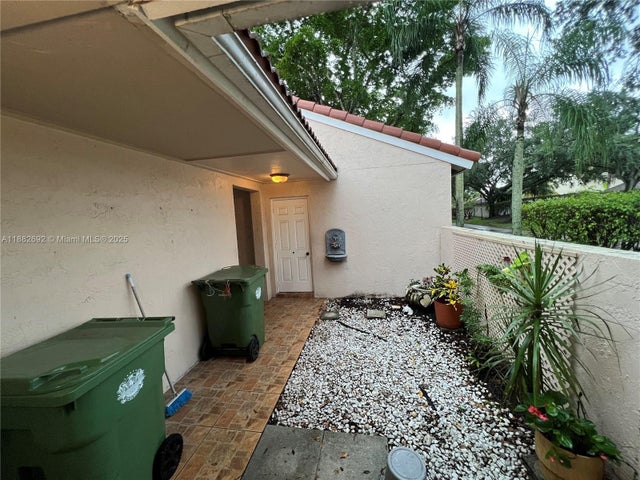 5 of 21 - 1321 N Seagrape Circle, Weston, FL