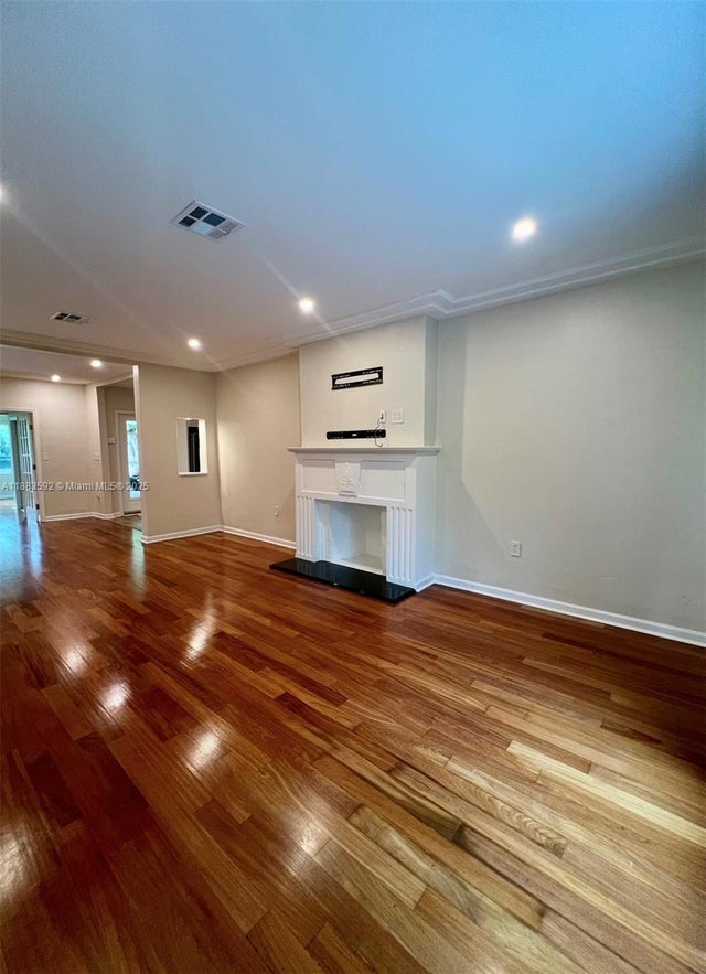 2 of 21 - 1154 Biarritz Dr, Miami Beach, FL