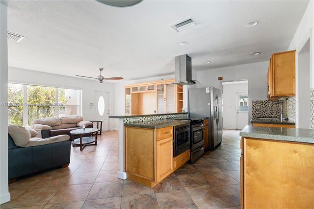 4 of 25 - 9835 Sw 197th St, Cutler Bay, FL