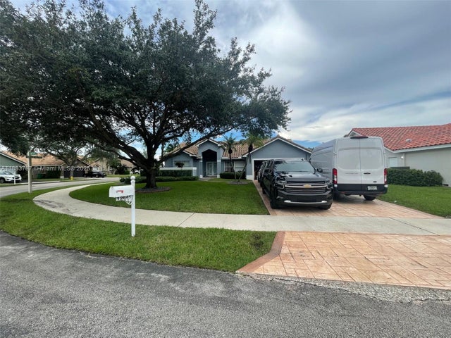 4 of 46 - 12645 Sw 9th Pl, Davie, FL