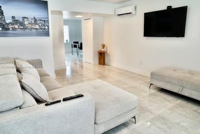 1 of 21 - 1906 Sw 28th St, Fort Lauderdale, FL