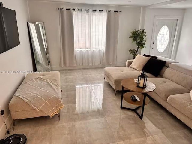 2 of 21 - 1906 Sw 28th St, Fort Lauderdale, FL