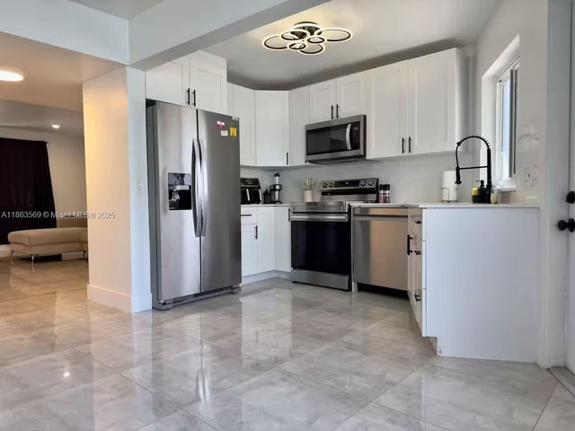 3 of 21 - 1906 Sw 28th St, Fort Lauderdale, FL