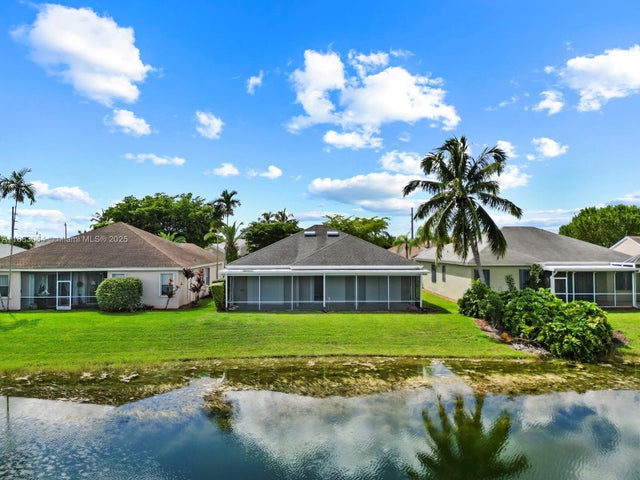 2 of 33 - 2415 Se 7th Pl, Homestead, FL