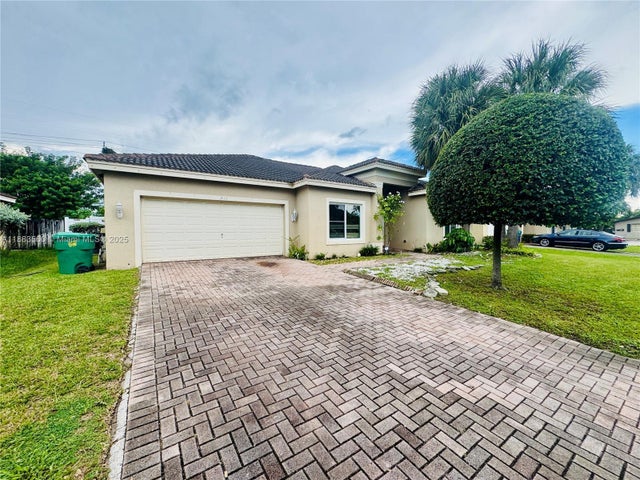 1 of 24 - 2161 Nw 54th Ave, Lauderhill, FL