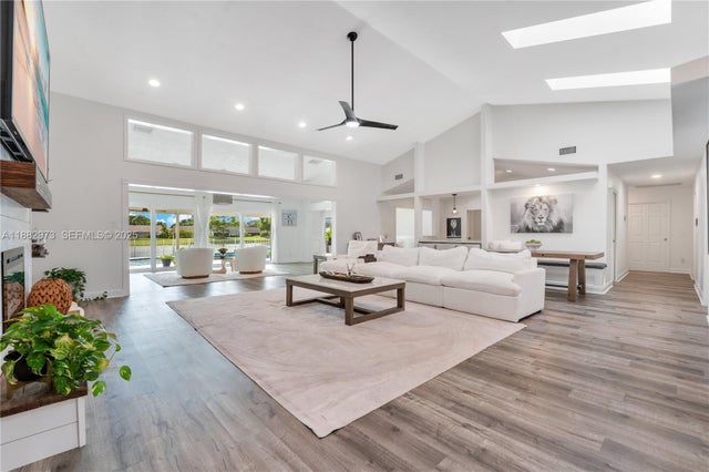 Photo of Listing #A11882973