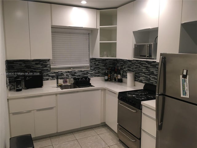 3 of 5 - 158 Ocean Dr 407, Miami Beach, FL
