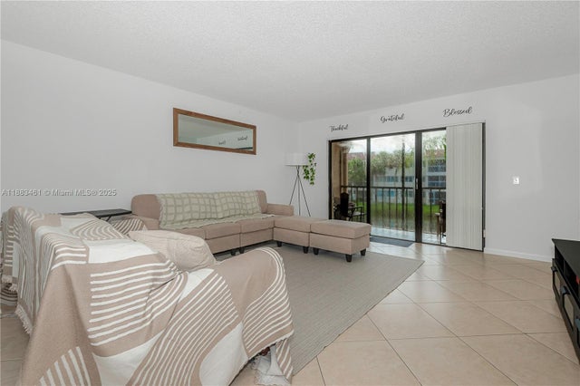 4 of 28 - 150 Lakeview Dr 205, Weston, FL