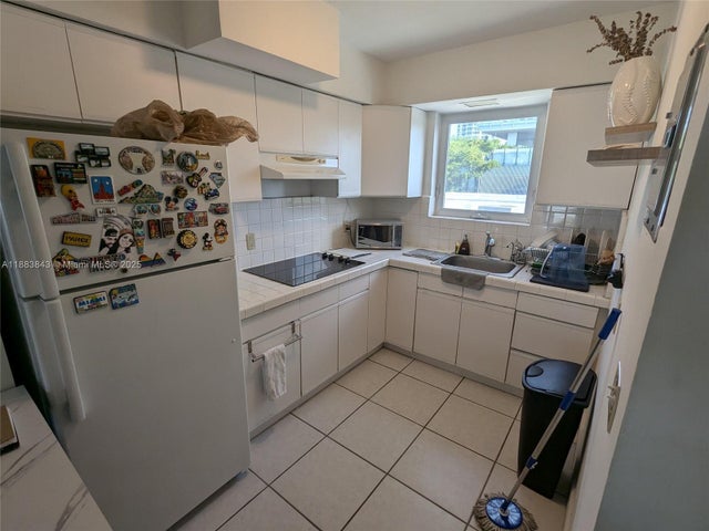 3 of 6 - 158 Ocean Dr 406, Miami Beach, FL