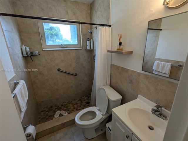 4 of 6 - 158 Ocean Dr 406, Miami Beach, FL