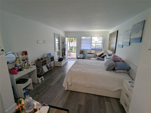 3 of 7 - 158 Ocean Dr 203, Miami Beach, FL