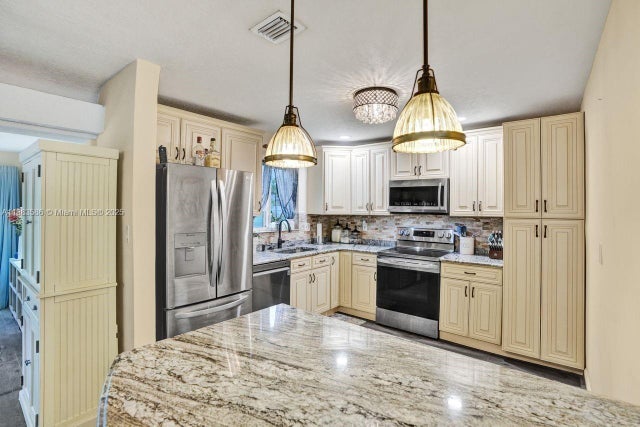4 of 29 - 1110 Sw 32nd St, Fort Lauderdale, FL