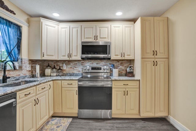 5 of 29 - 1110 Sw 32nd St, Fort Lauderdale, FL