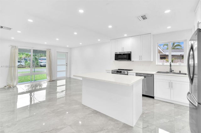 4 of 19 - 3641 Sw 23rd Ct, Fort Lauderdale, FL