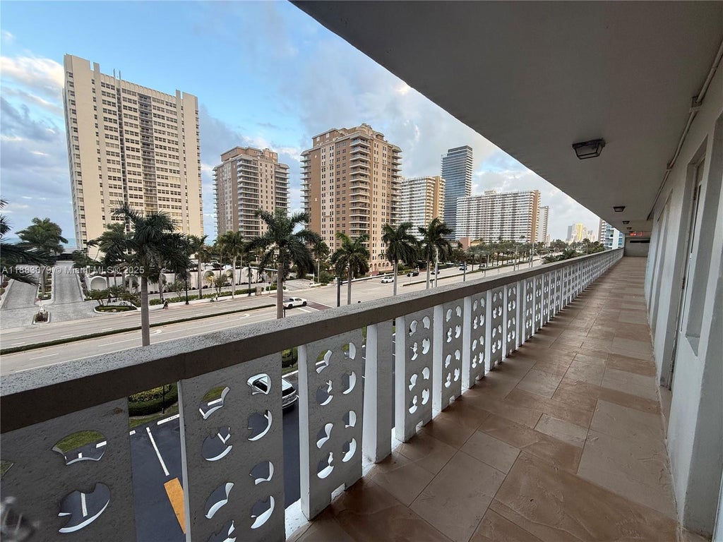 1893 S Ocean Dr 506, Hallandale Beach