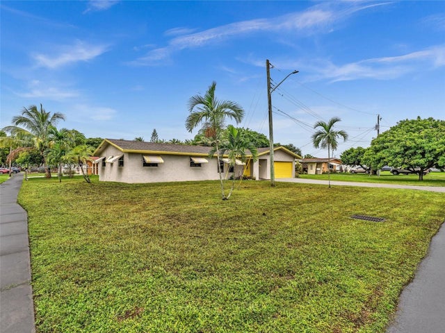 4 of 36 - 228 Sw 5th Ave, Hallandale Beach, FL