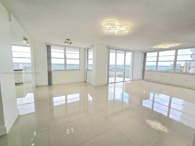 4 of 28 - 18051 Biscayne Blvd 1204, Aventura, FL