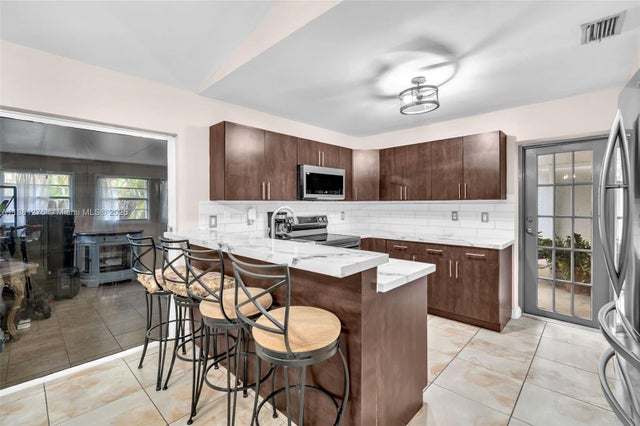 4 of 30 - 16834 Nw 70th Ave, Hialeah, FL