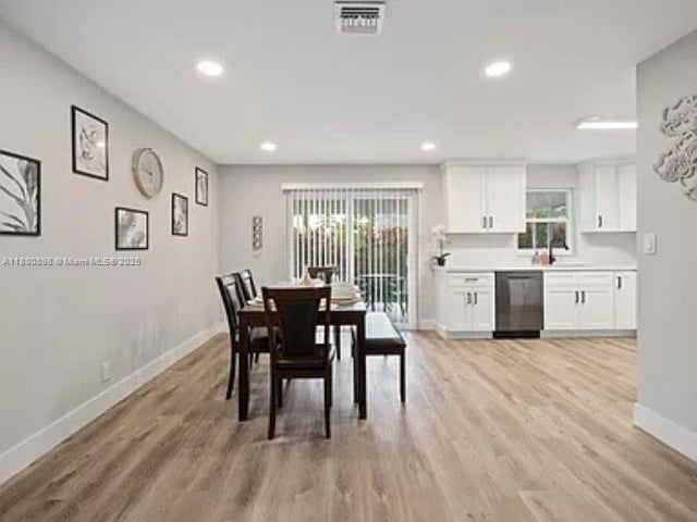 4 of 16 - 4260 Nw 19th Ave, Oakland Park, FL