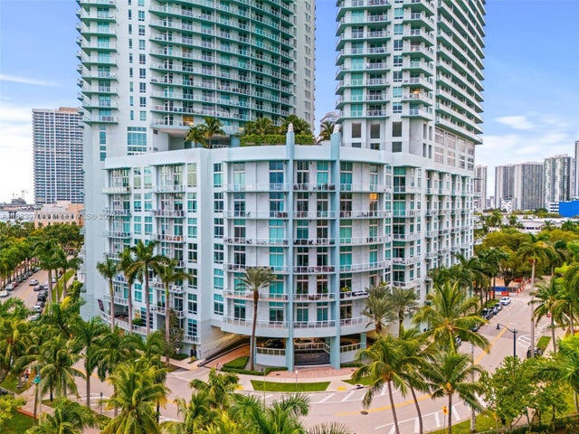 4 of 37 - 1900 N Bayshore Dr 4018, Miami, FL