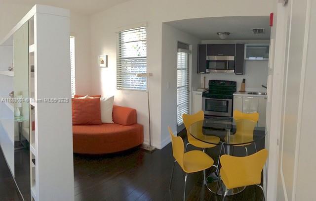 3 of 11 - 621 11th St 102, Miami Beach, FL