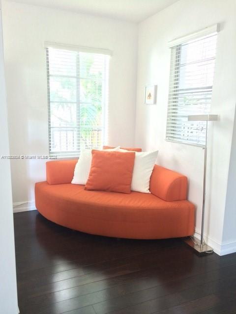 4 of 11 - 621 11th St 102, Miami Beach, FL
