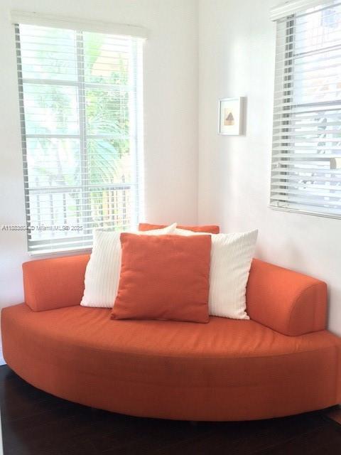5 of 11 - 621 11th St 102, Miami Beach, FL