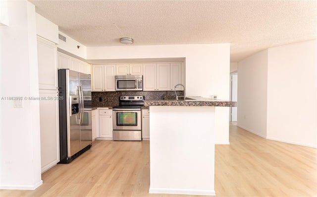 5 of 44 - 19601 E Country Club Dr 7308, Aventura, FL