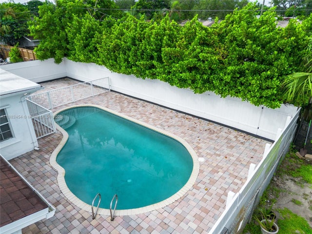 2 of 46 - 3024 N 73rd Ter, Hollywood, FL