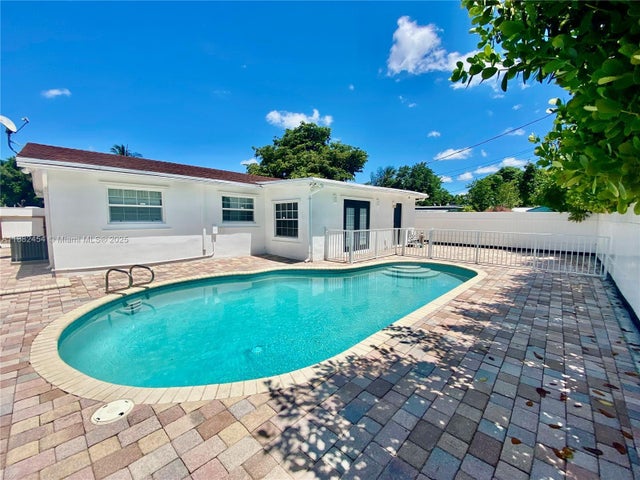 4 of 46 - 3024 N 73rd Ter, Hollywood, FL