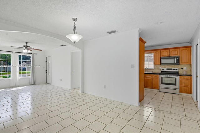 5 of 46 - 3024 N 73rd Ter, Hollywood, FL