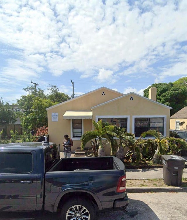 2 of 8 - 1012 18th St, West Palm Beach, FL